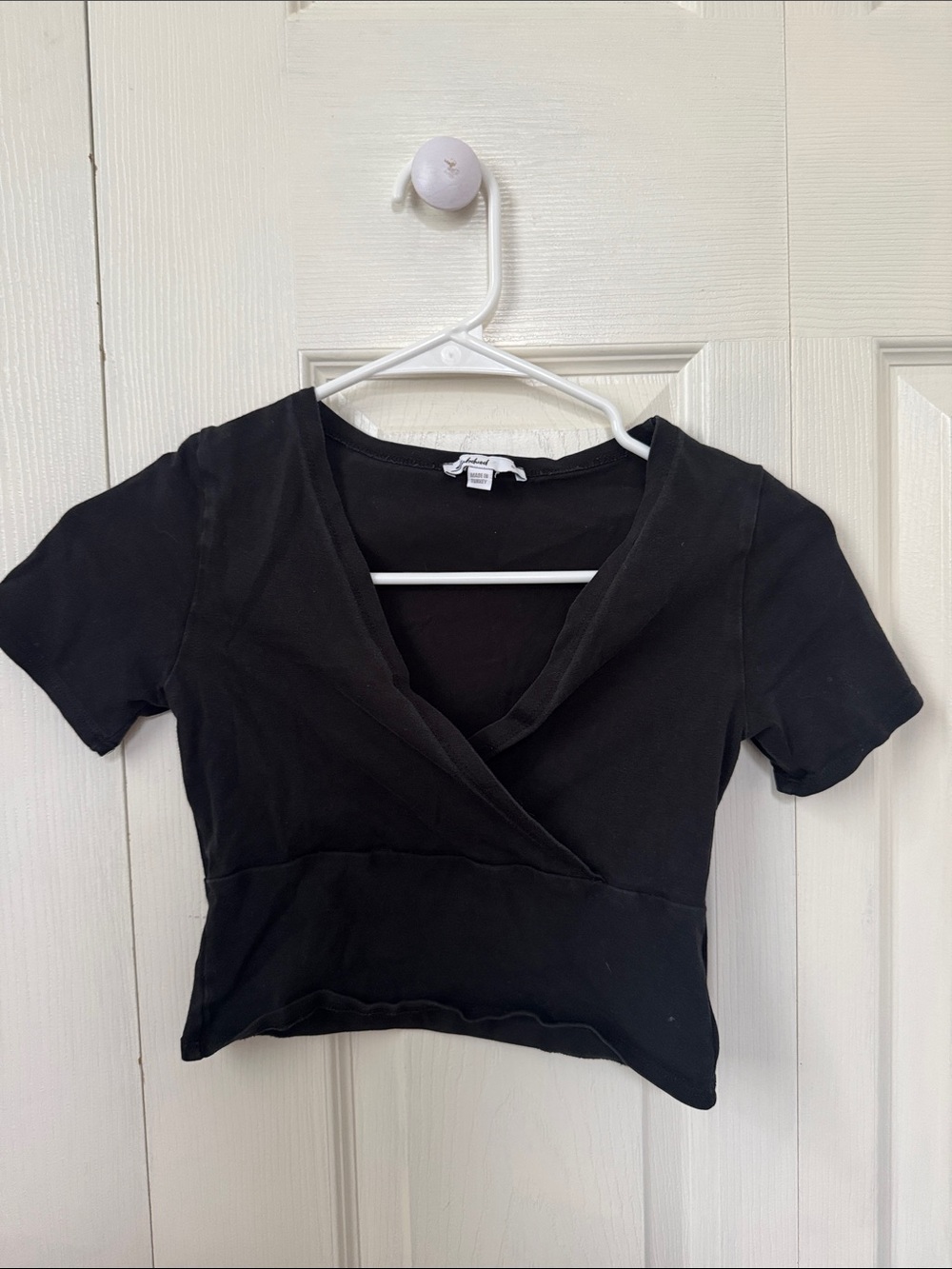 subdued cropped tee